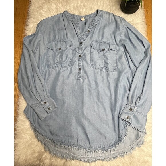 Elan Tunic Top Blouse Size Medium Blue Chambray Button Up Frayed Hem E24 - Picture 9 of 9